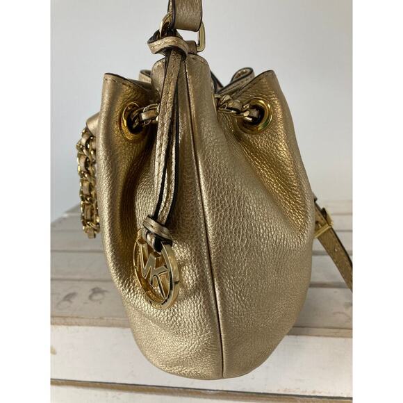 MICHAEL KORS, MINI GOLD PEBBLED LEATHER CROSSBODY BAG - Picture 5 of 15